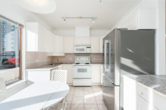 #302 – 2271 Bellevue Avenue